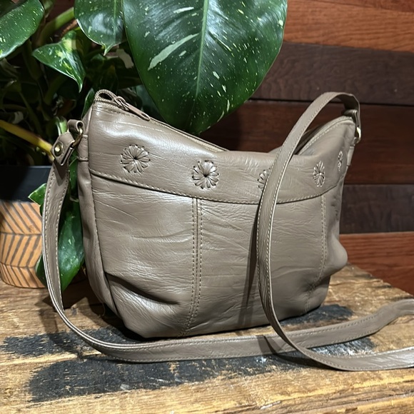 NWOT No Brand Tag Small Tanish Brown Floral Shoulder Bag - Picture 2 of 8